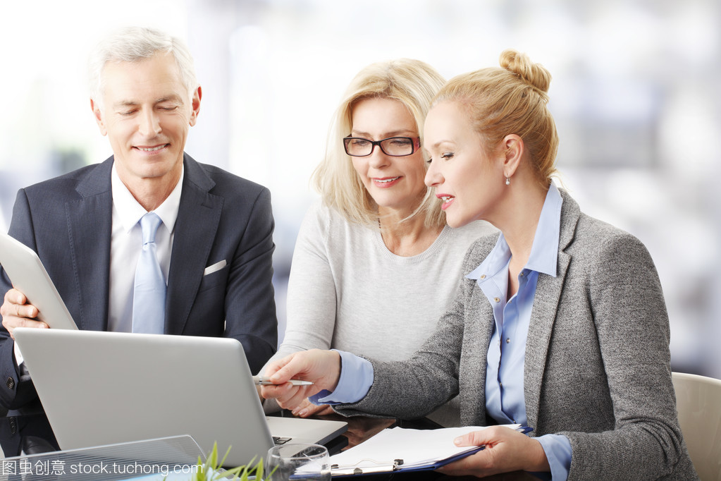 集團的業(yè)務(wù)人咨詢